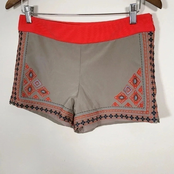 THML | EMBROIDERED  SHORT - Picture 2 of 8